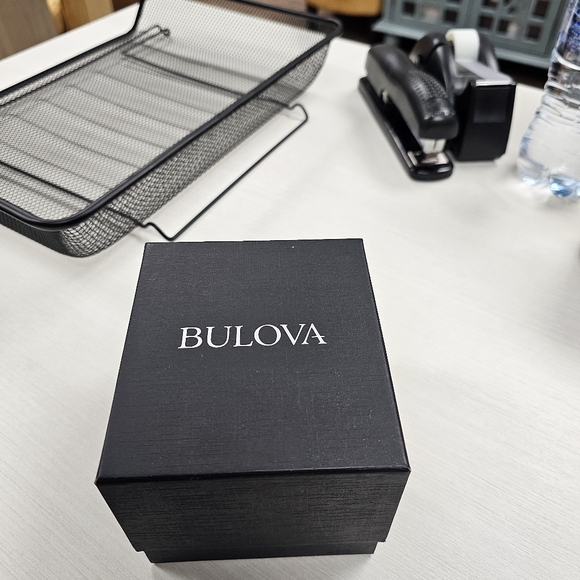 Bulova ladies watch.  Mother of pearl face. Pictures don't do it justice. - Picture 7 of 7